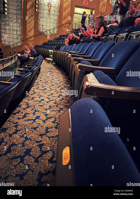 lunt fontanne theater seating reviews.
